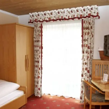 Отель Voelserhof 4*